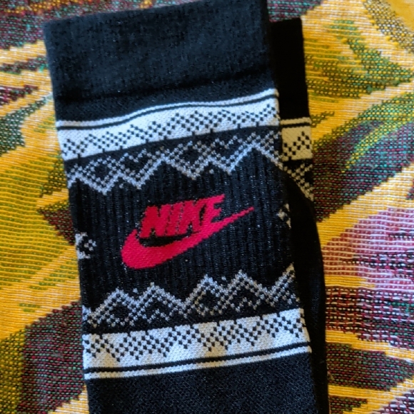 Nike Everyday Essential Black and Pink Patterned Socks - Picture 3 of 7
